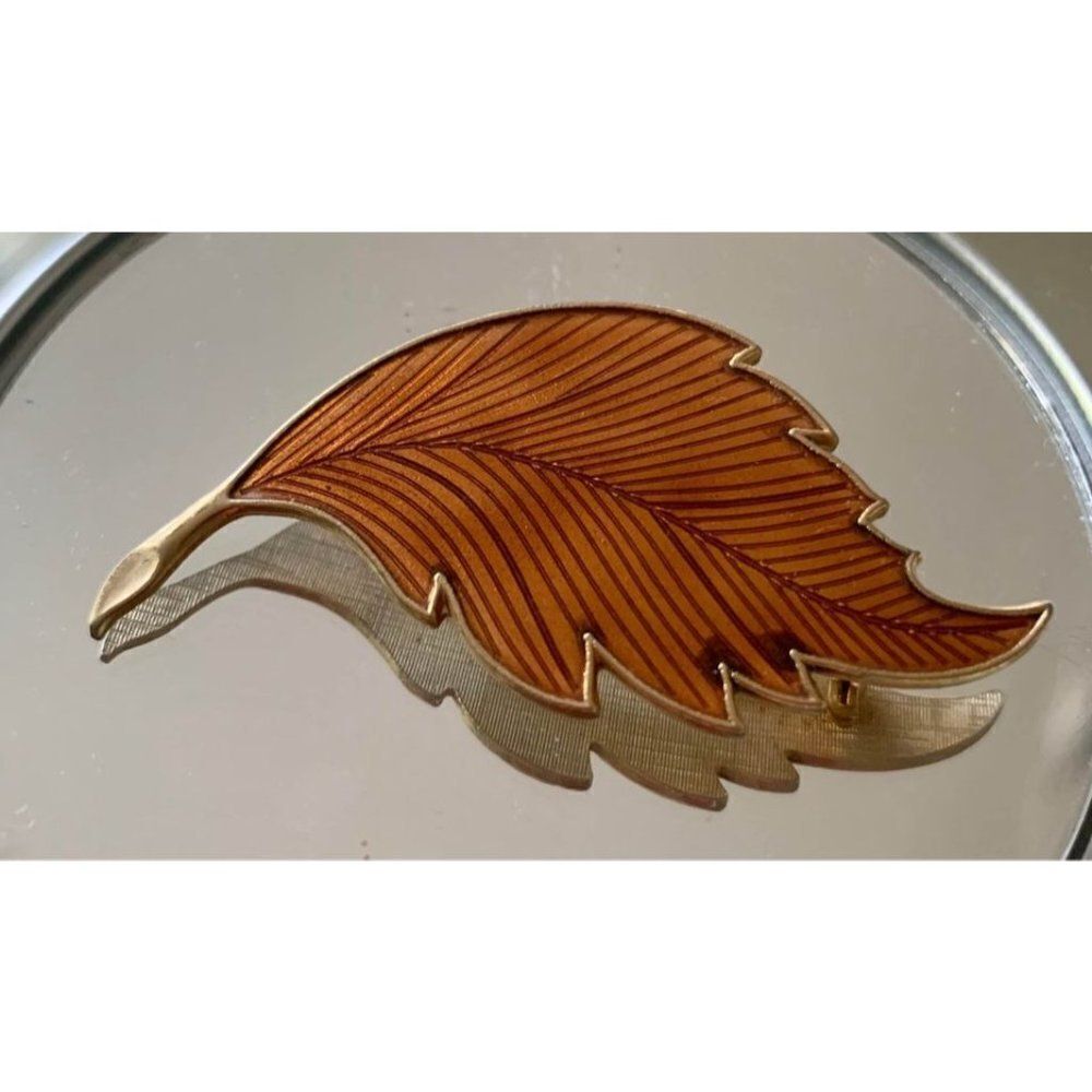 Vintage gold fall leaf pin brooch